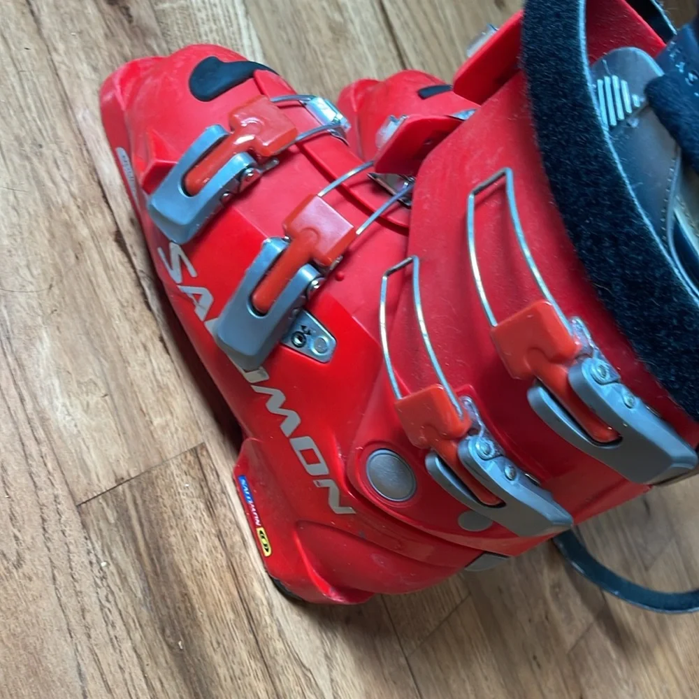Solomon ski boots